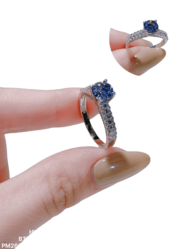 AuroraGlint Moissanite Ring – Modern Radiance