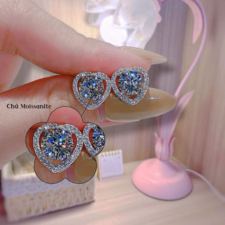 files/Heart-shaped_diamond_earrings_held_by_a_hand_with_a_blurred_background.jpg