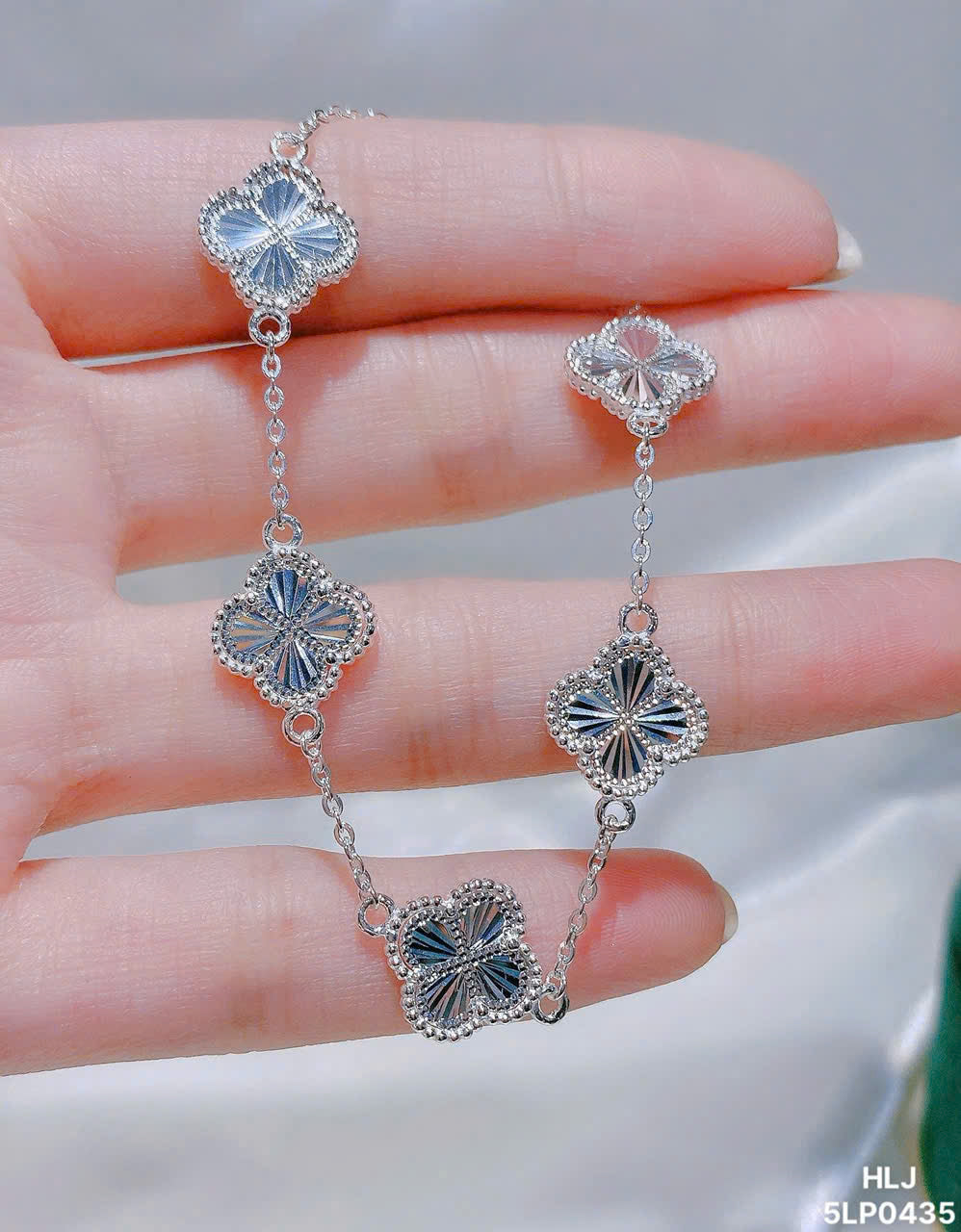 HLJB001 Nova BlossomLuxe Bracelet – Platinum Statement Gift