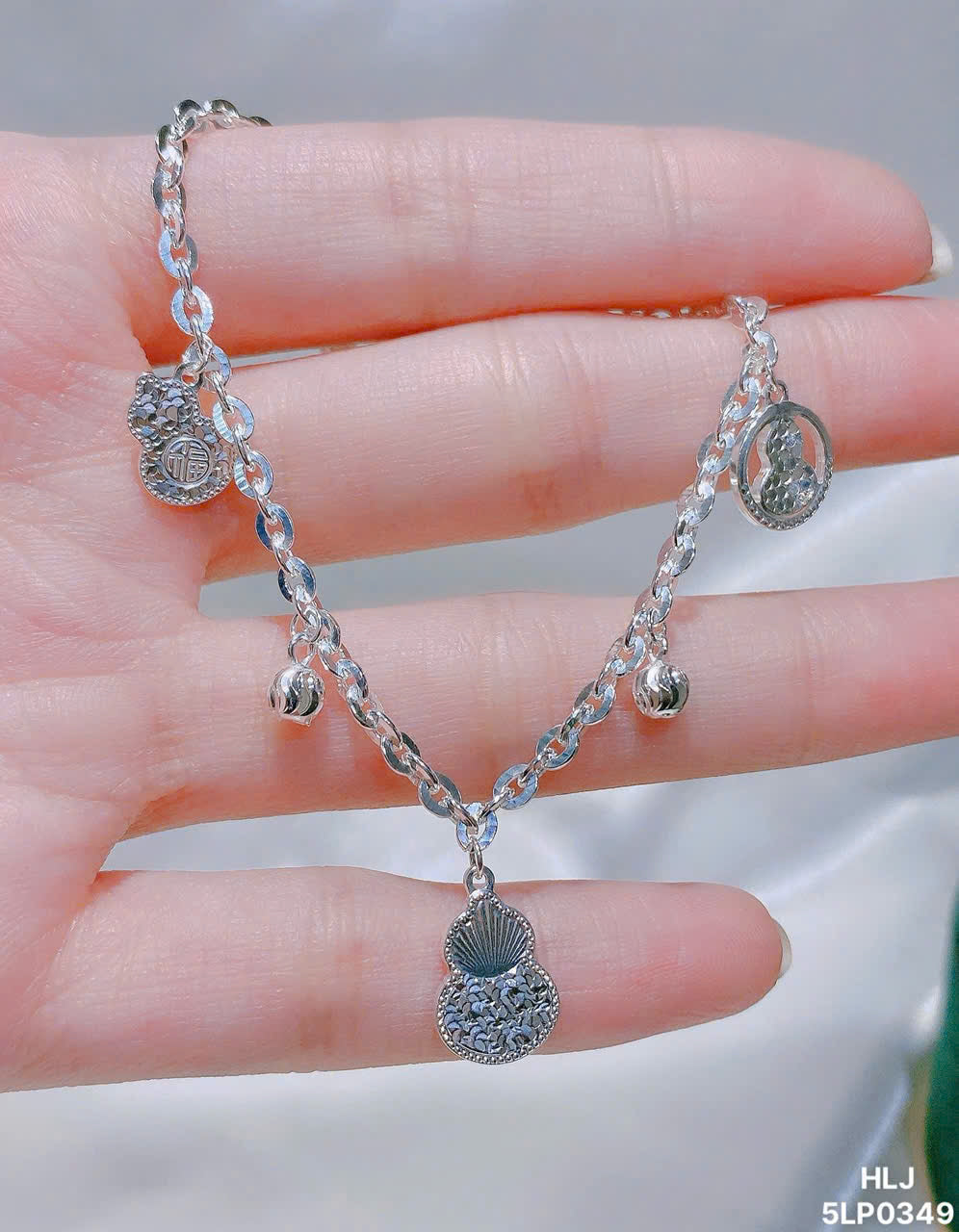 HLJB001 Nova BlossomLuxe Bracelet – Platinum Statement Gift