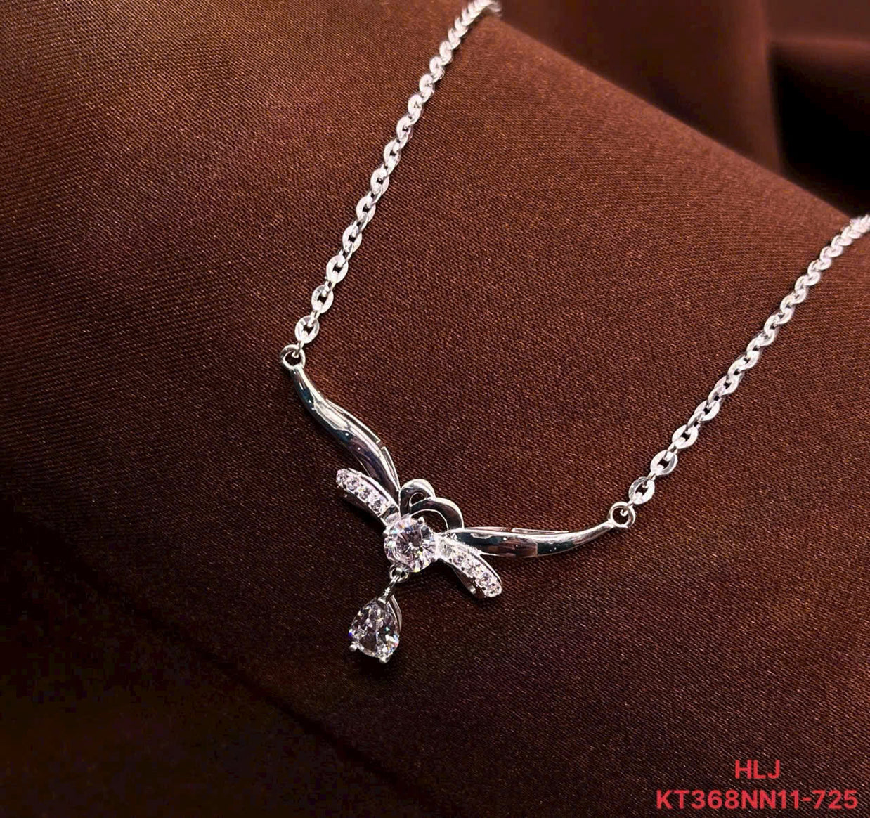 Swan Kiss CZ Pendant – Graceful Sparkle in Motion