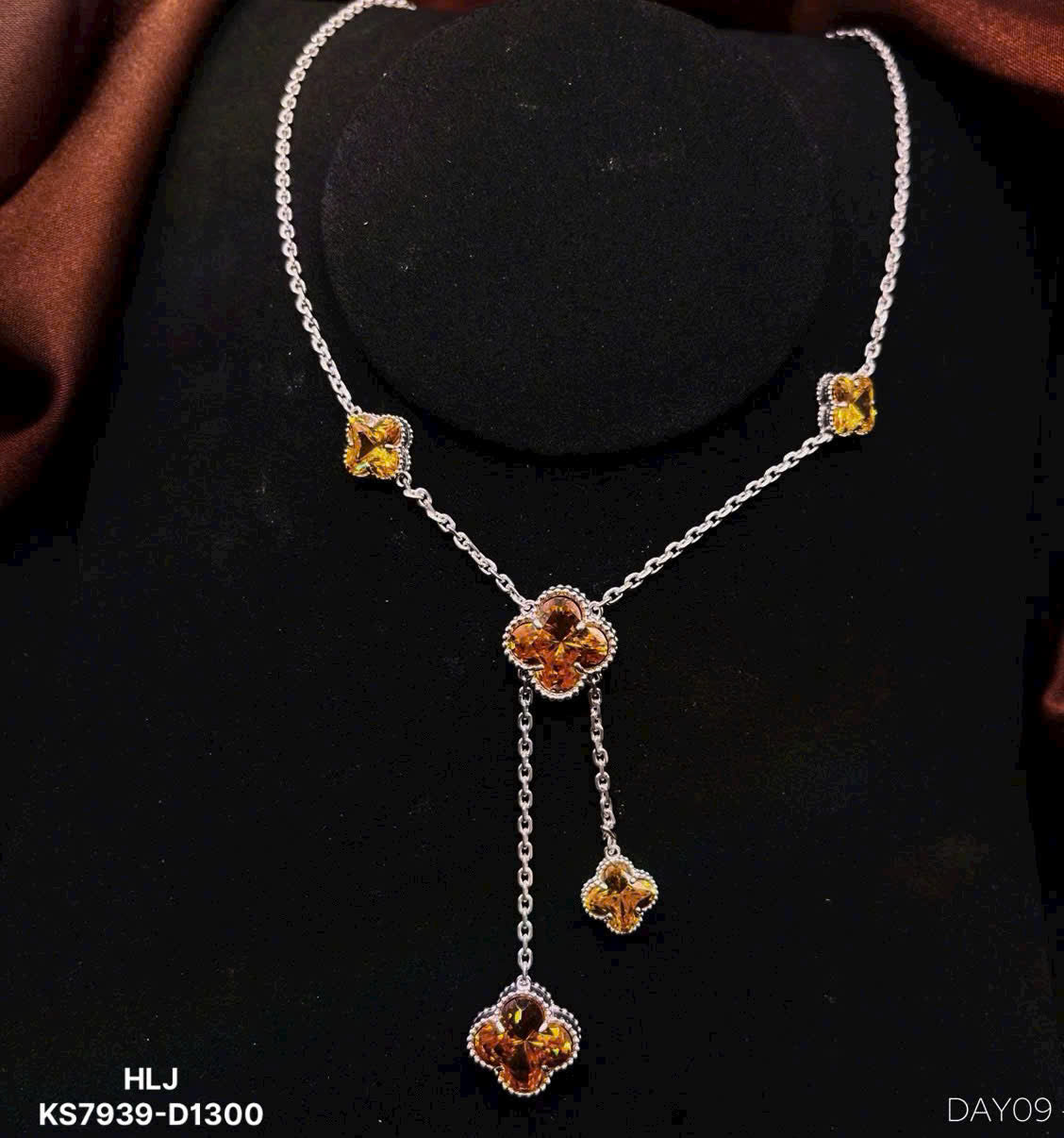 HLJN018 Lumia CloverCascade Necklace – Platinum Statement Gift