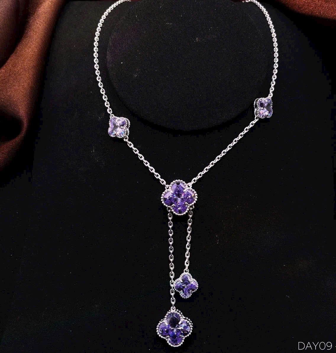 HLJN018 Lumia CloverCascade Necklace – Platinum Statement Gift