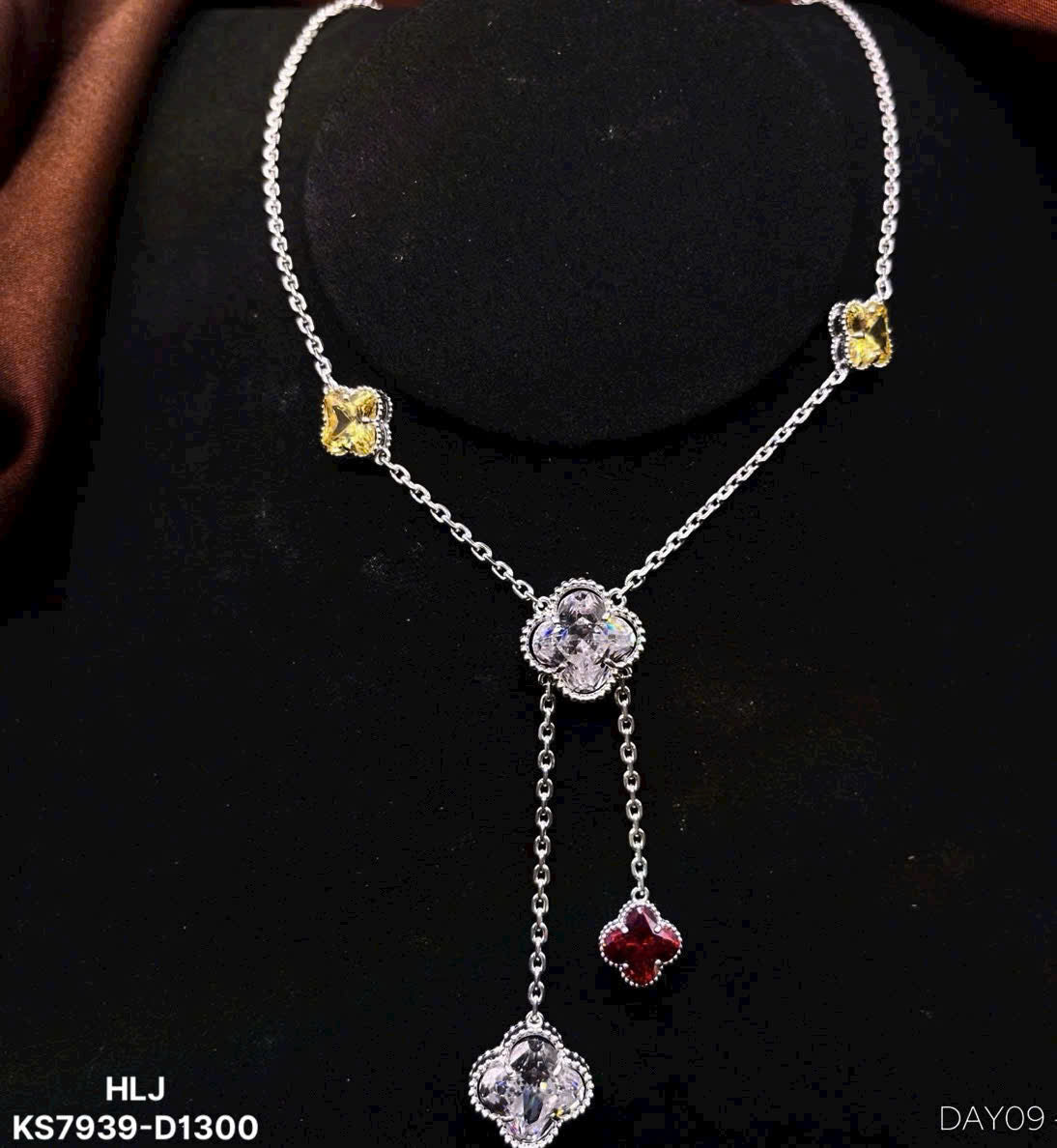 HLJN018 Lumia CloverCascade Necklace – Platinum Statement Gift