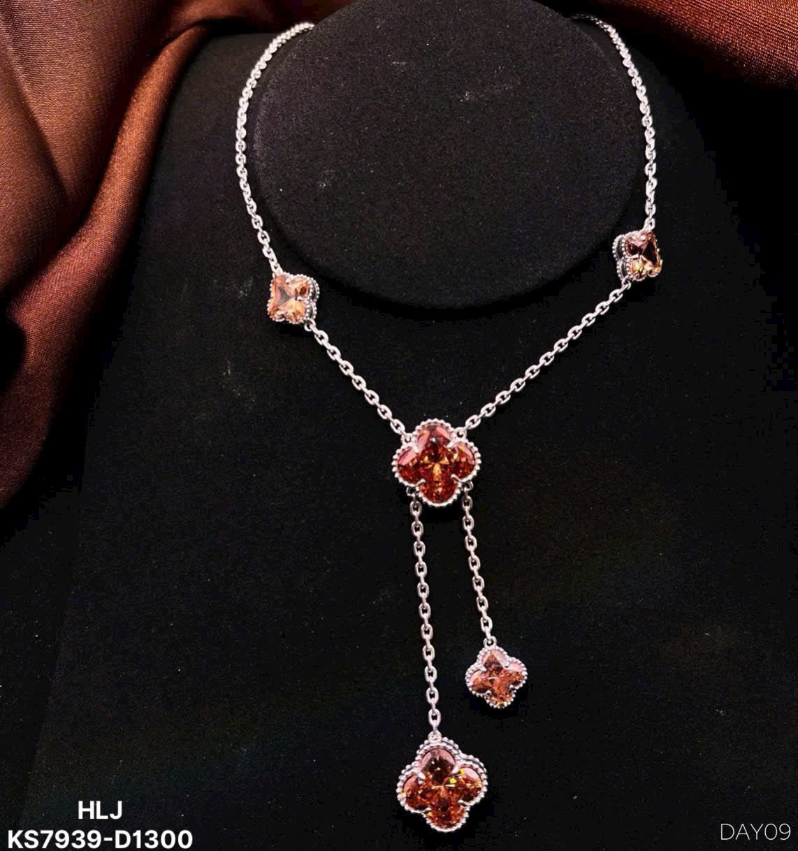 HLJN018 Lumia CloverCascade Necklace – Platinum Statement Gift