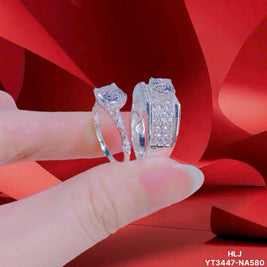 RoundLuxe Couple Rings – Timeless Duo Brilliance
