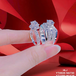 RoundLuxe Couple Rings – Timeless Duo Brilliance