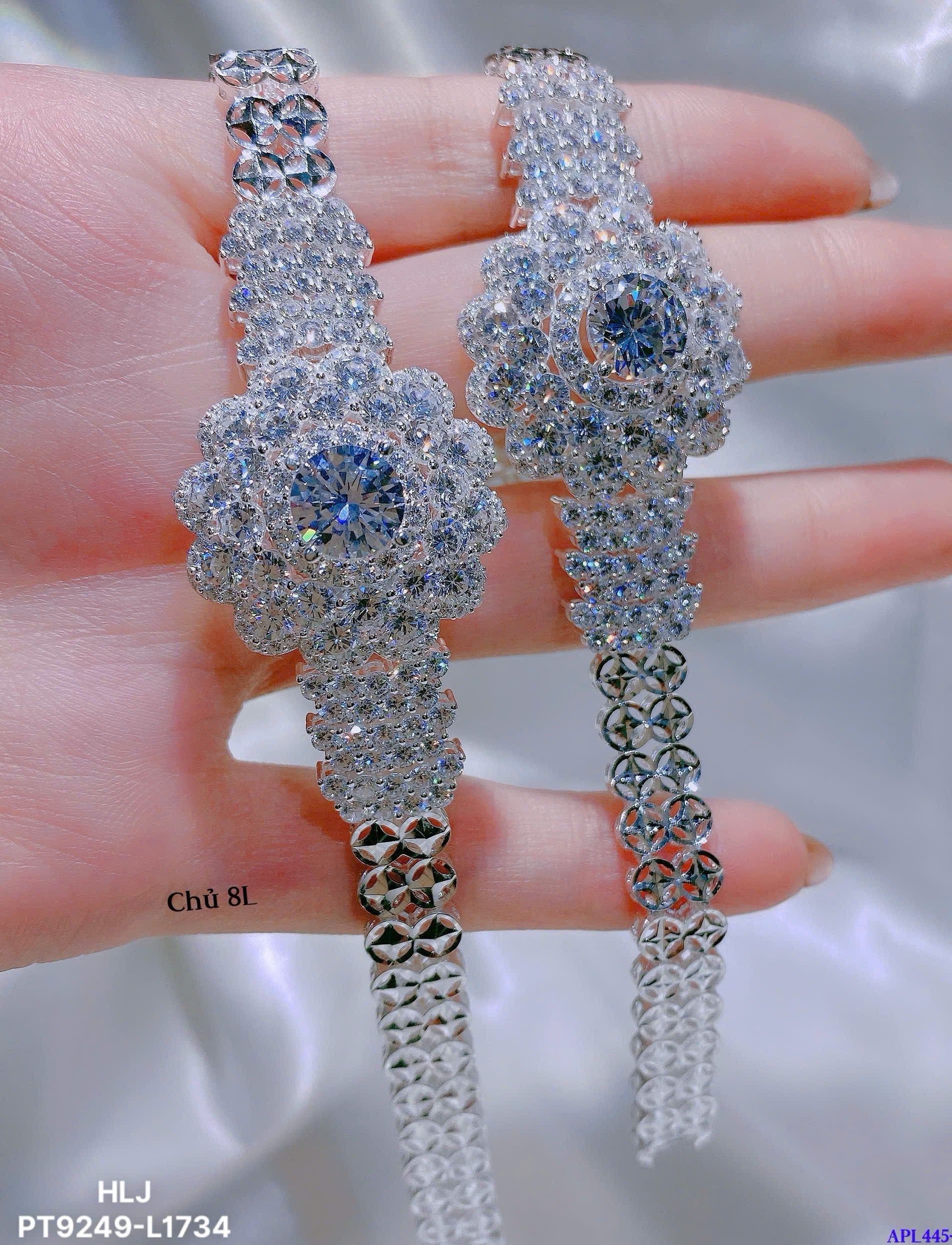 Imperial Sunburst Moissanite Bracelet – Full-Pavé Royal Brilliance