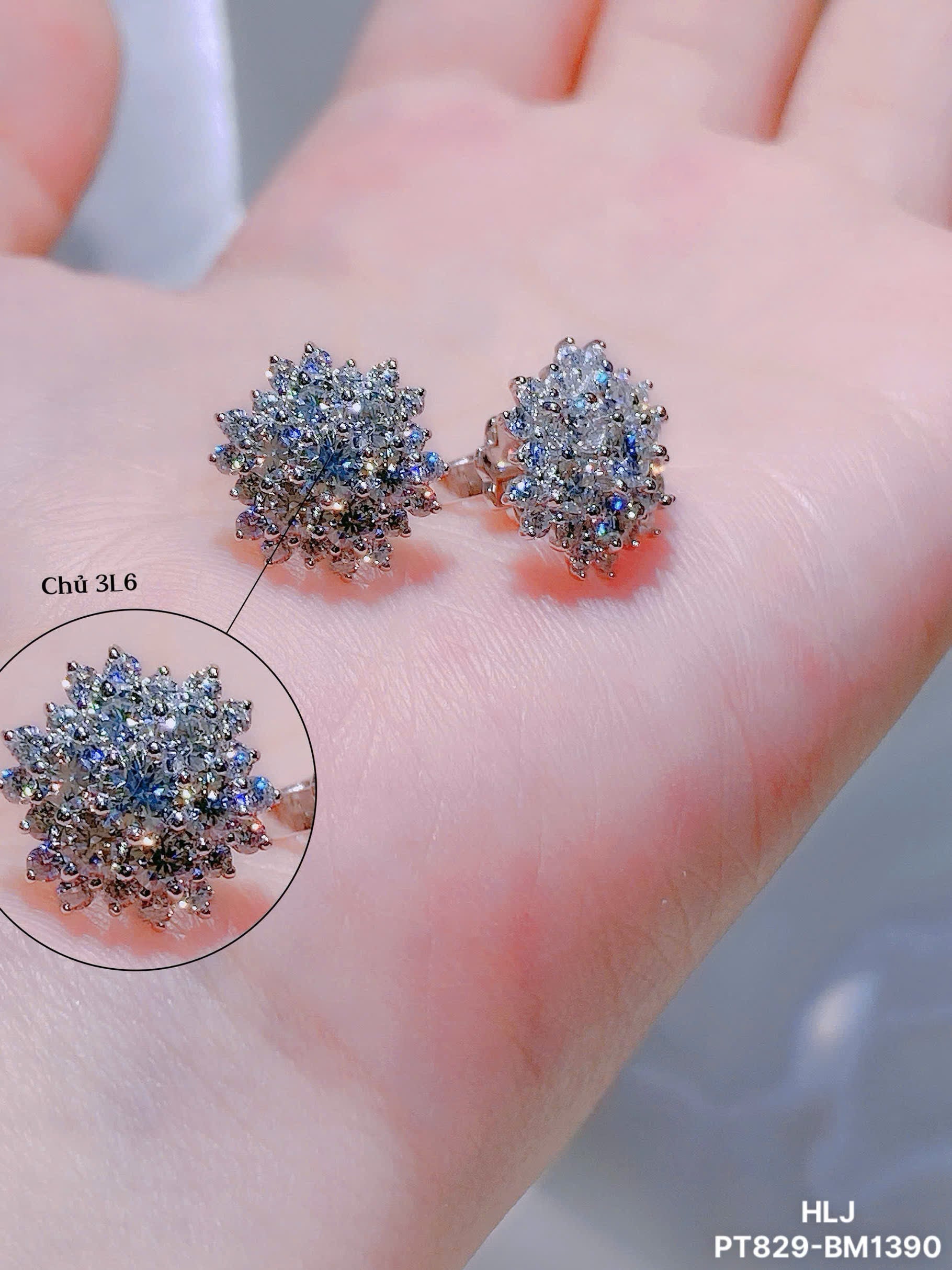PetalHalo Moissanite Stud Earrings – Classic Sparkle