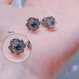 PetalHalo Moissanite Stud Earrings – Classic Sparkle