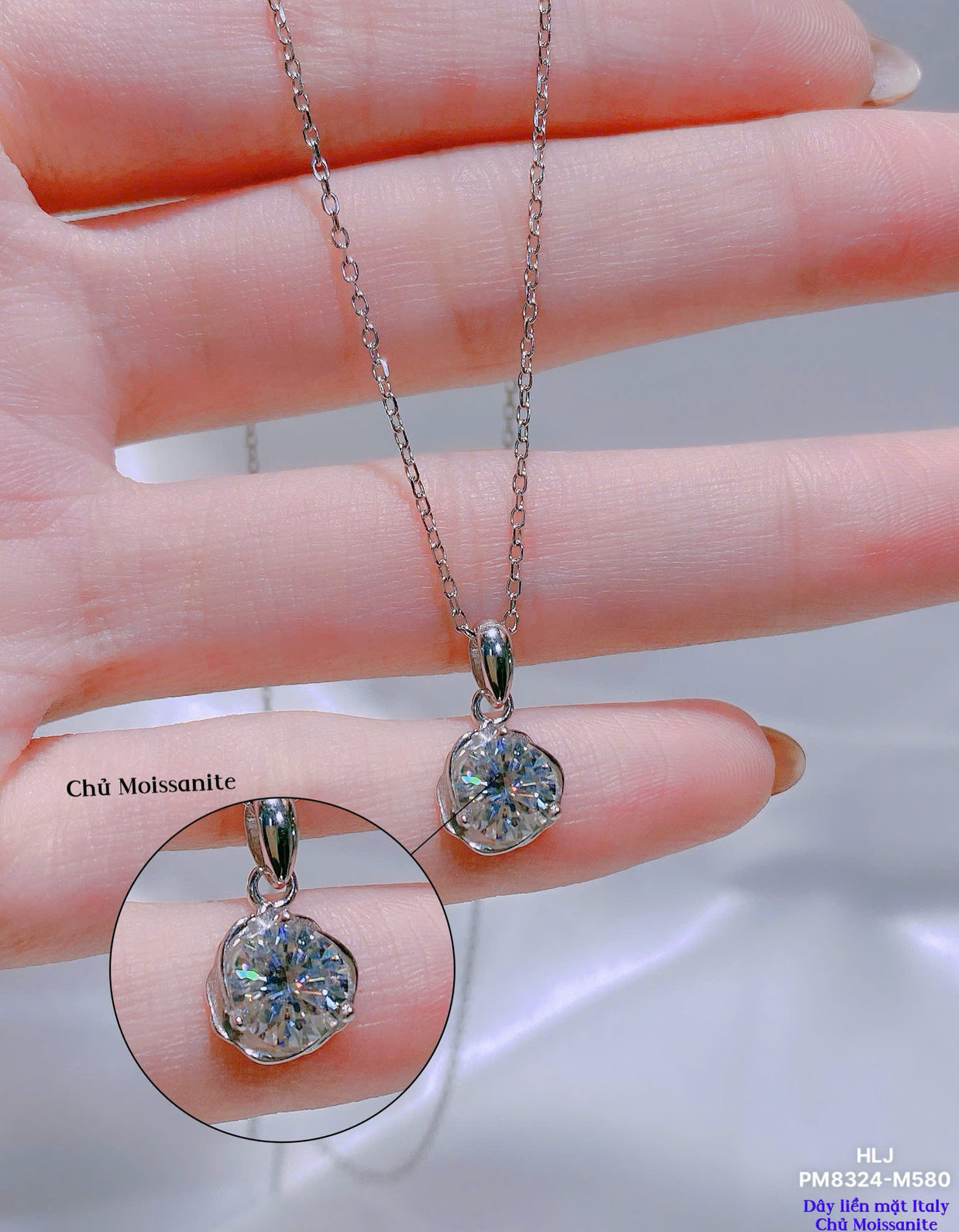 PetalGlow Moissanite Pendant – Minimal Bloom, Maximum Sparkle
