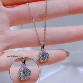 PetalGlow Moissanite Pendant – Minimal Bloom, Maximum Sparkle