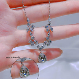 PetalGlow Moissanite Pendant – Minimal Bloom, Maximum Sparkle