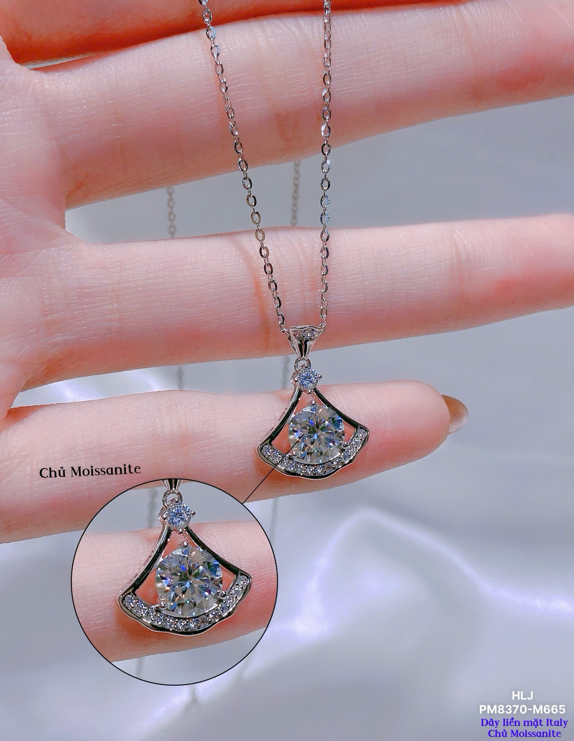 SwanGrace Moissanite Pendant – Elegant Curve, Eternal Shine