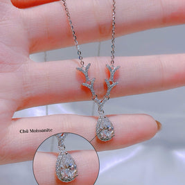 SwanGrace Moissanite Pendant – Elegant Curve, Eternal Shine