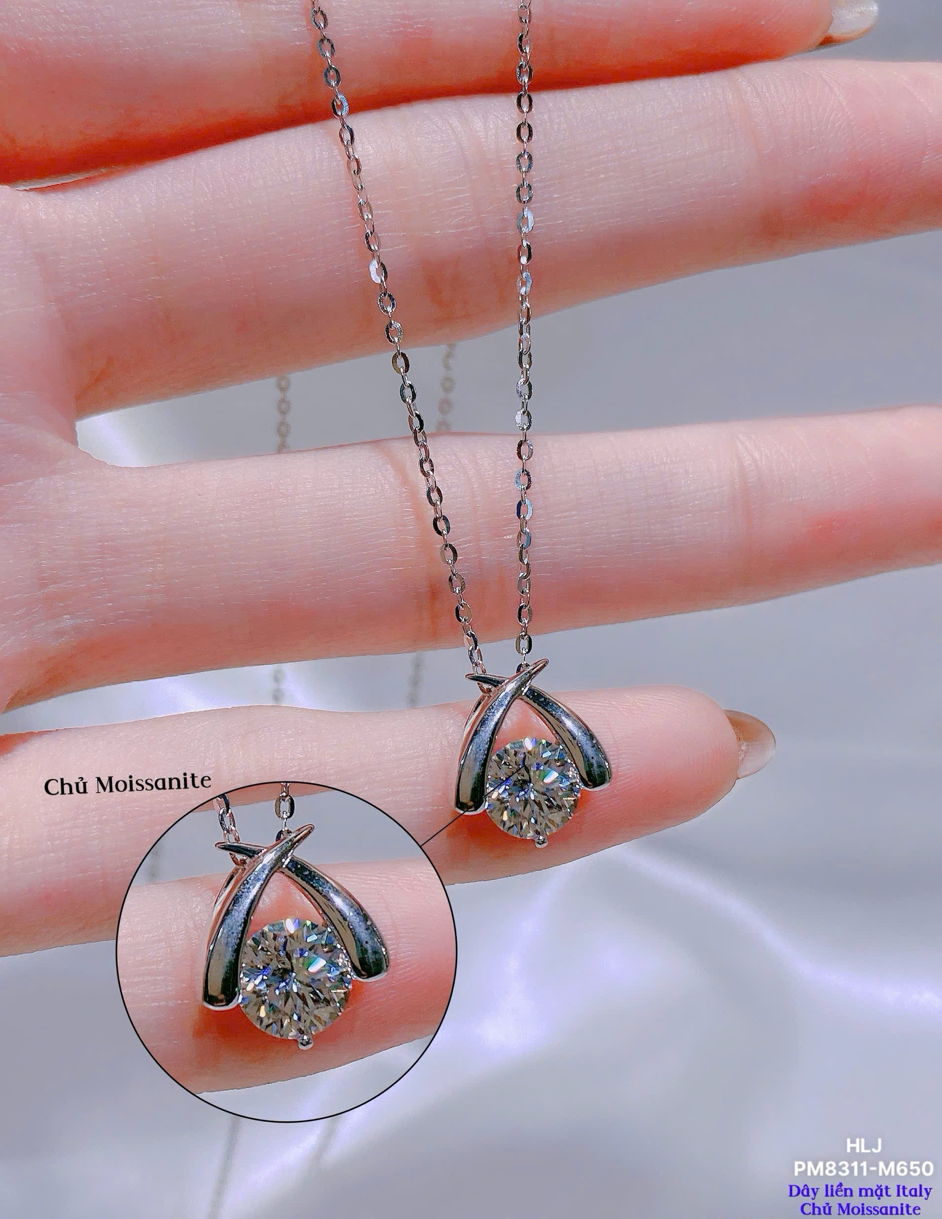 SwanGrace Moissanite Pendant – Elegant Curve, Eternal Shine