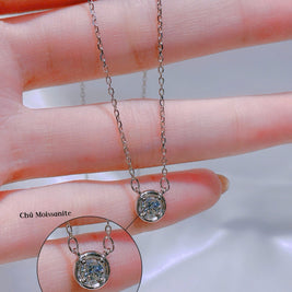 SwanGrace Moissanite Pendant – Elegant Curve, Eternal Shine