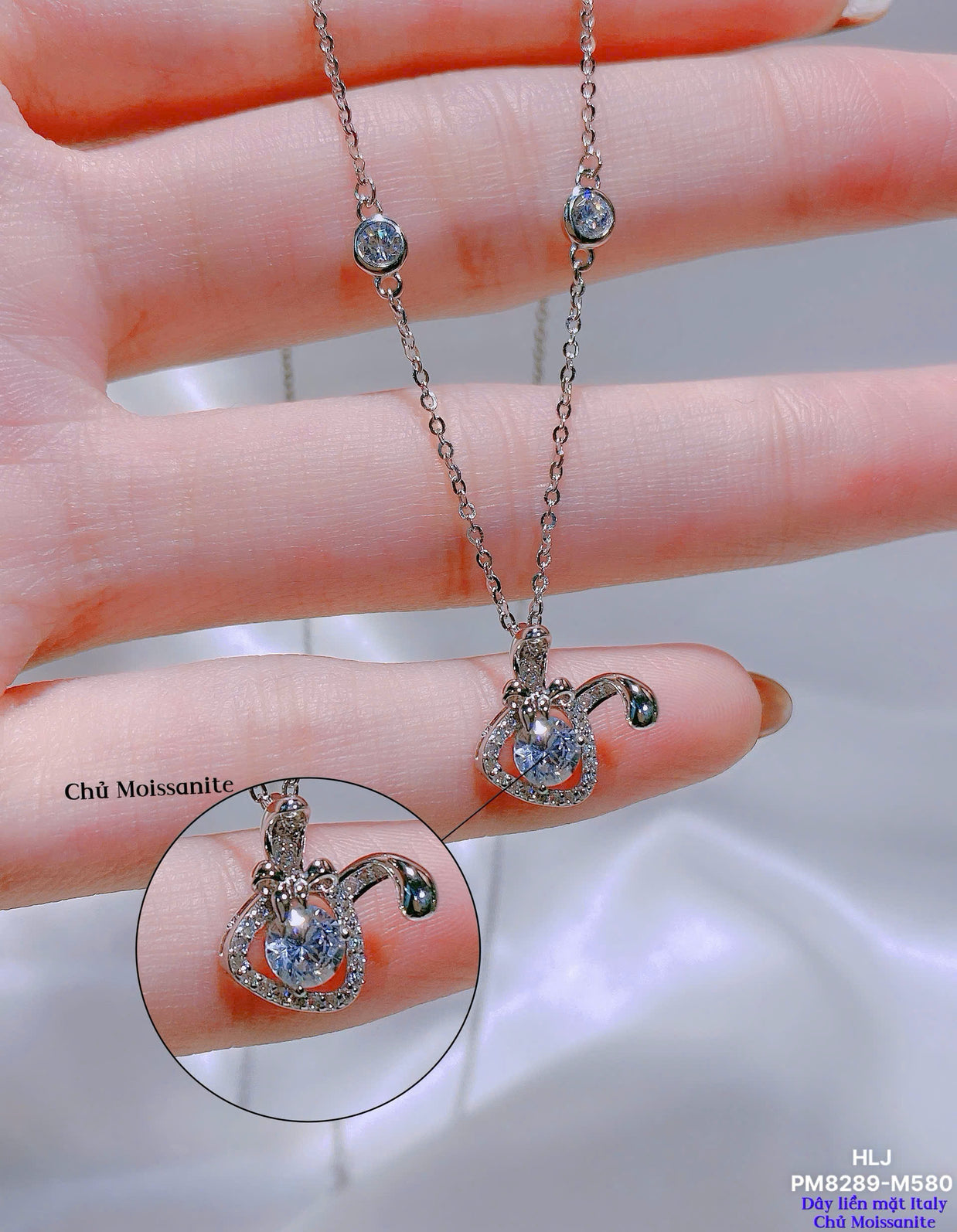 SwanGrace Moissanite Pendant – Elegant Curve, Eternal Shine