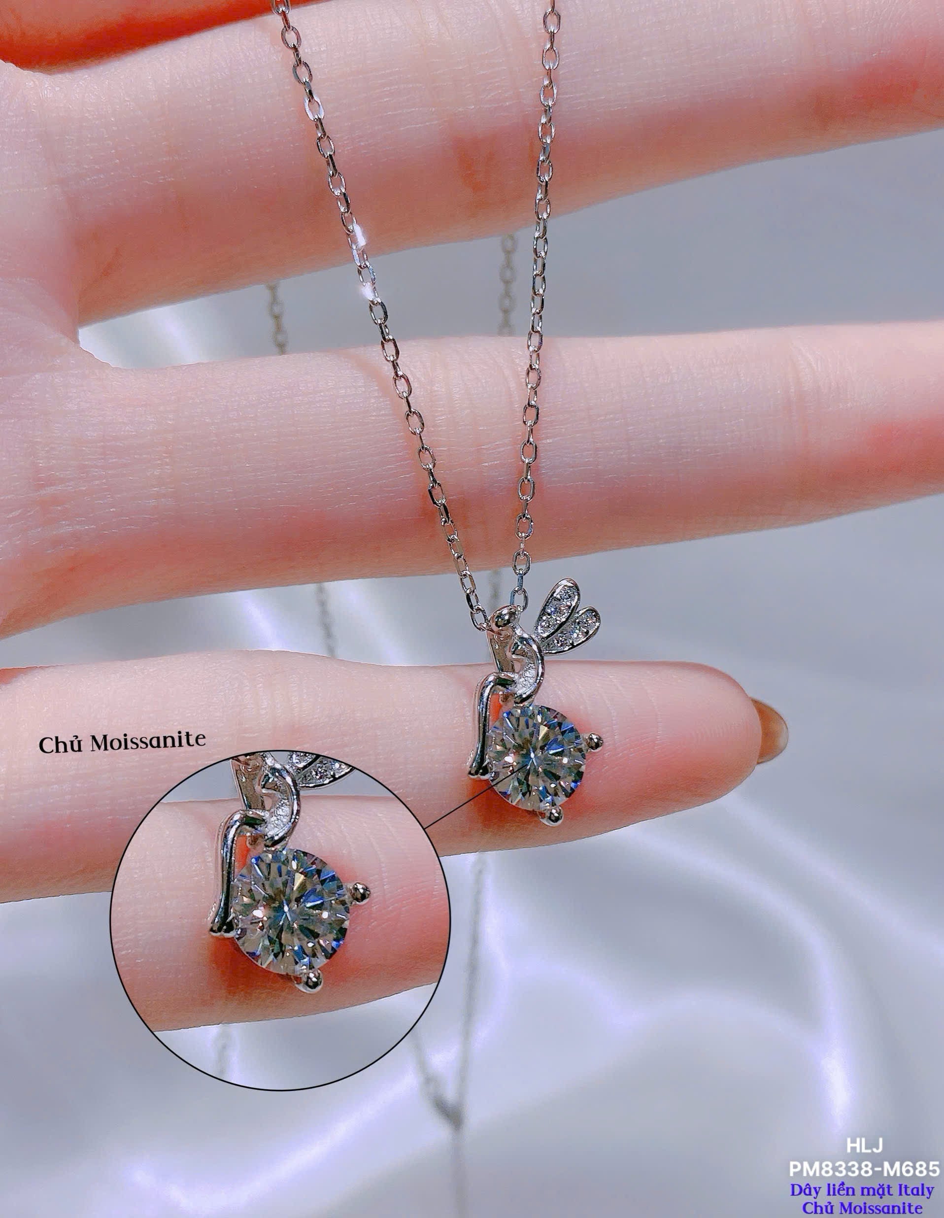 PetalGlow Moissanite Pendant – Minimal Bloom, Maximum Sparkle