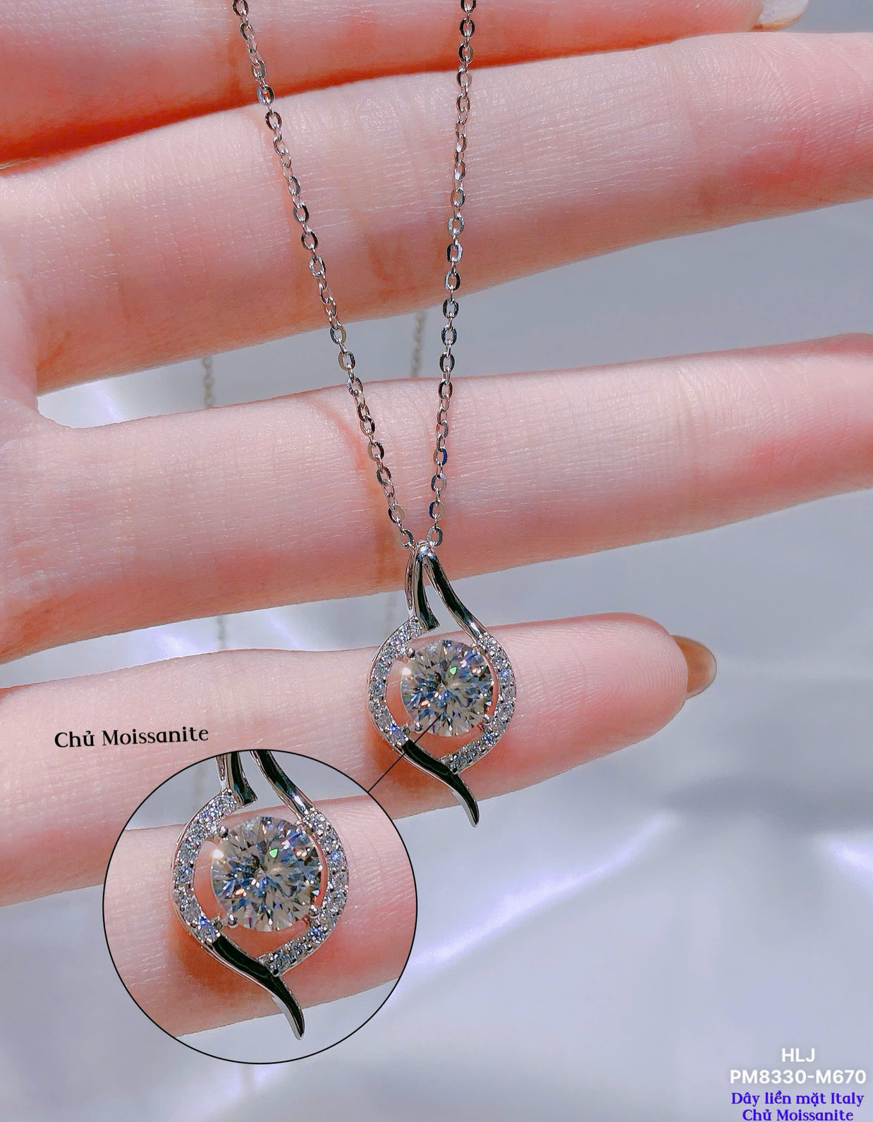 PetalGlow Moissanite Pendant – Minimal Bloom, Maximum Sparkle