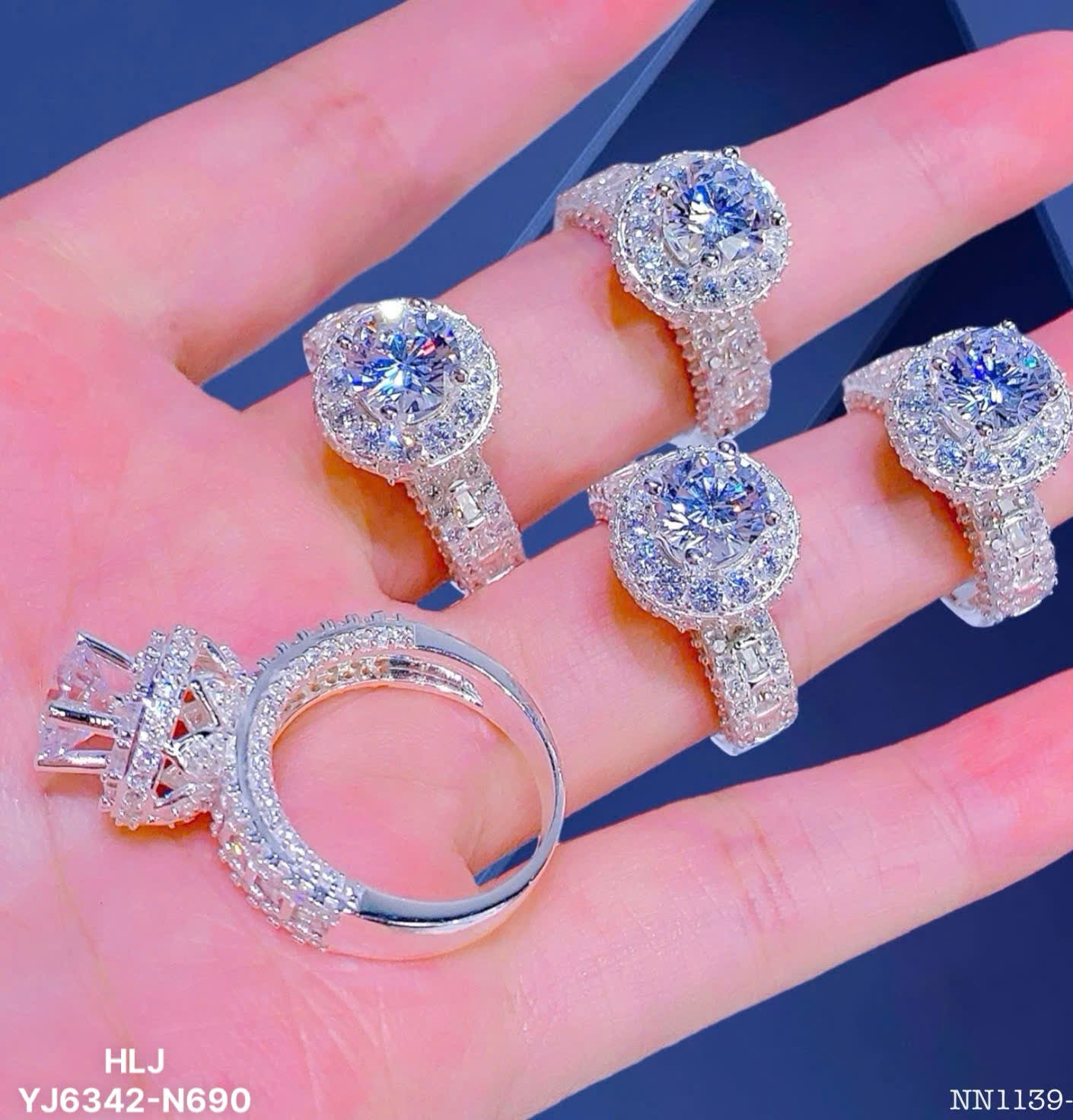 Aurora Bloom Moissanite Ring – Grand Halo Brilliance