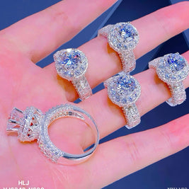 Aurora Bloom Moissanite Ring – Grand Halo Brilliance