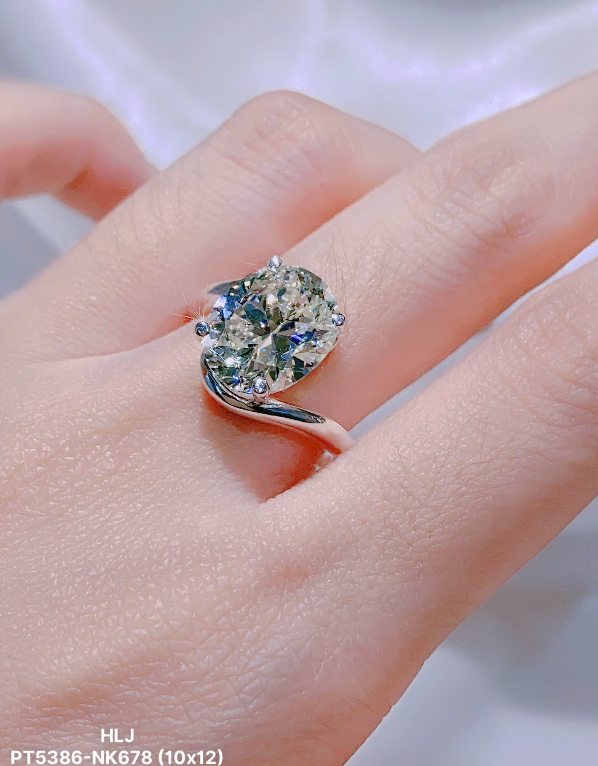 Emerald Muse CZ Ring Statement Gift
