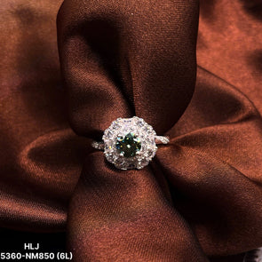 Emerald Bloom Moissanite Halo Ring – Regal Green Brilliance