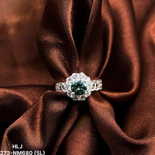 Emerald Bloom Moissanite Halo Ring – Regal Green Brilliance