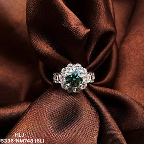 Emerald Bloom Moissanite Halo Ring – Regal Green Brilliance