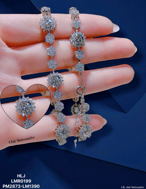 LumiaMoiss Radiant Bracelet – Sparkle in Every Motion