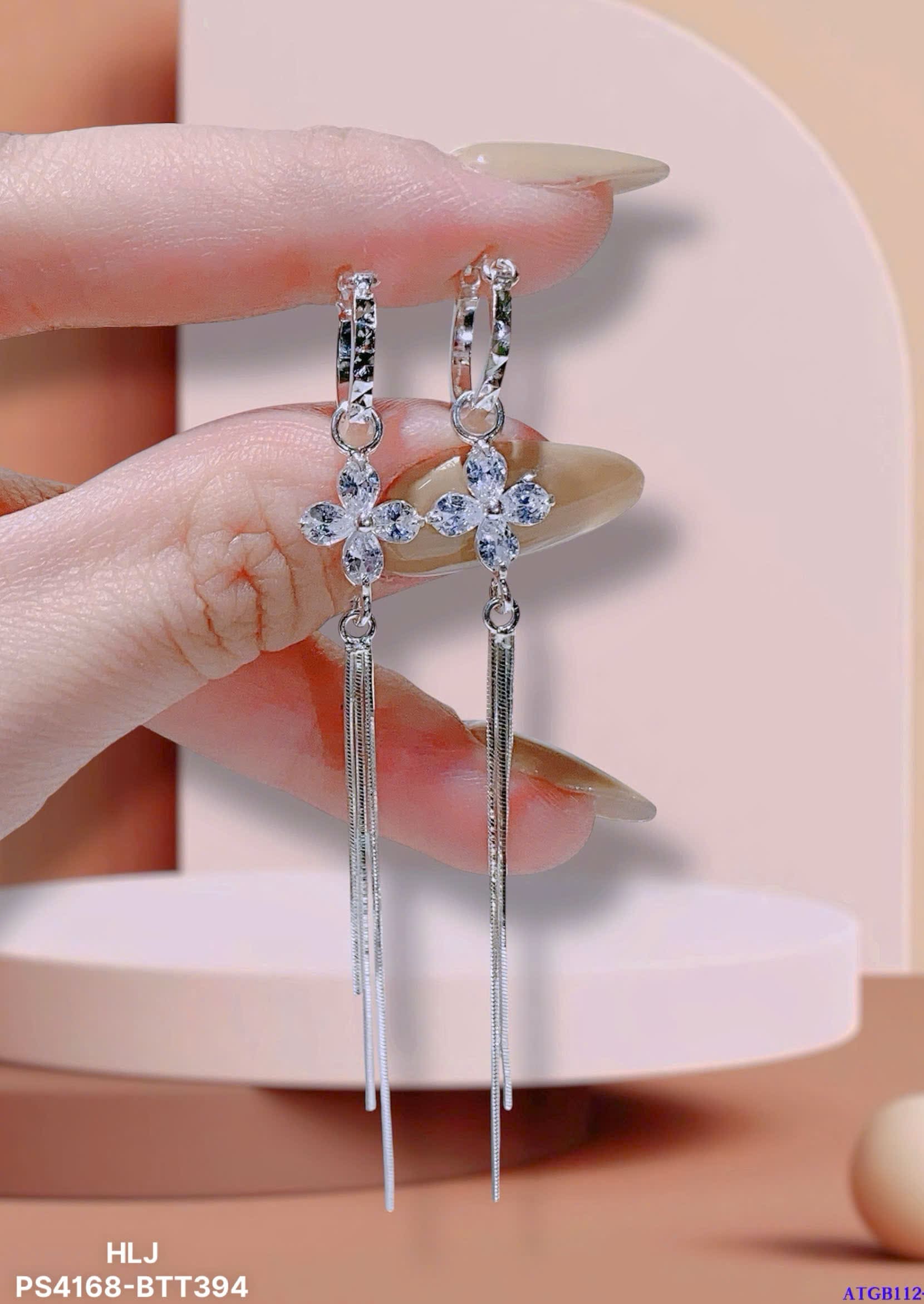 LumiaDrop Moissanite Earrings – Modern Minimalist Sparkle