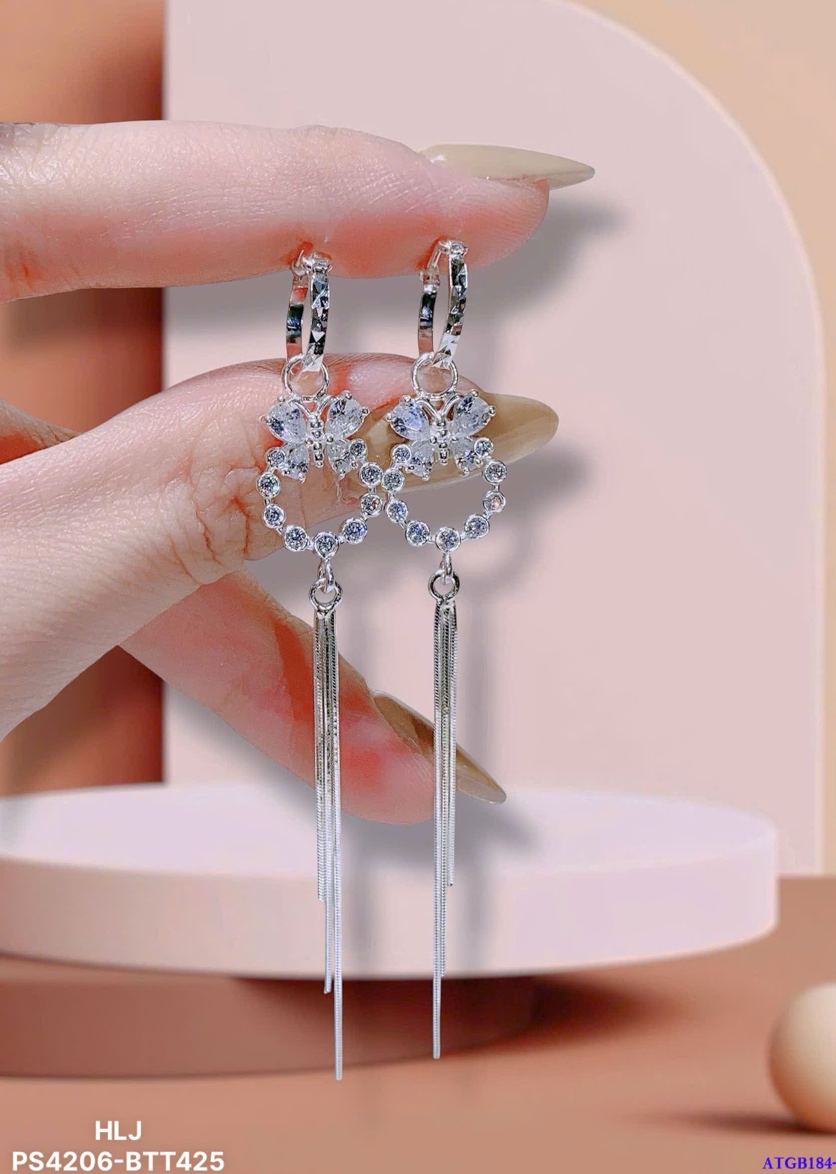 LumiaDrop Moissanite Earrings – Modern Minimalist Sparkle