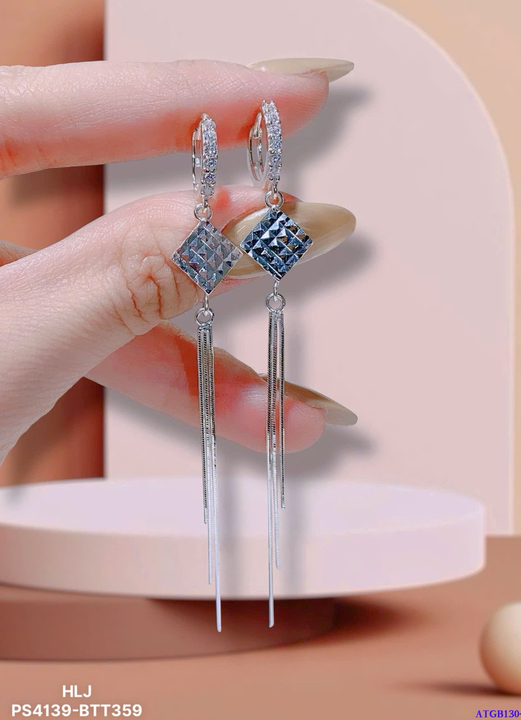 LumiaDrop Moissanite Earrings – Modern Minimalist Sparkle