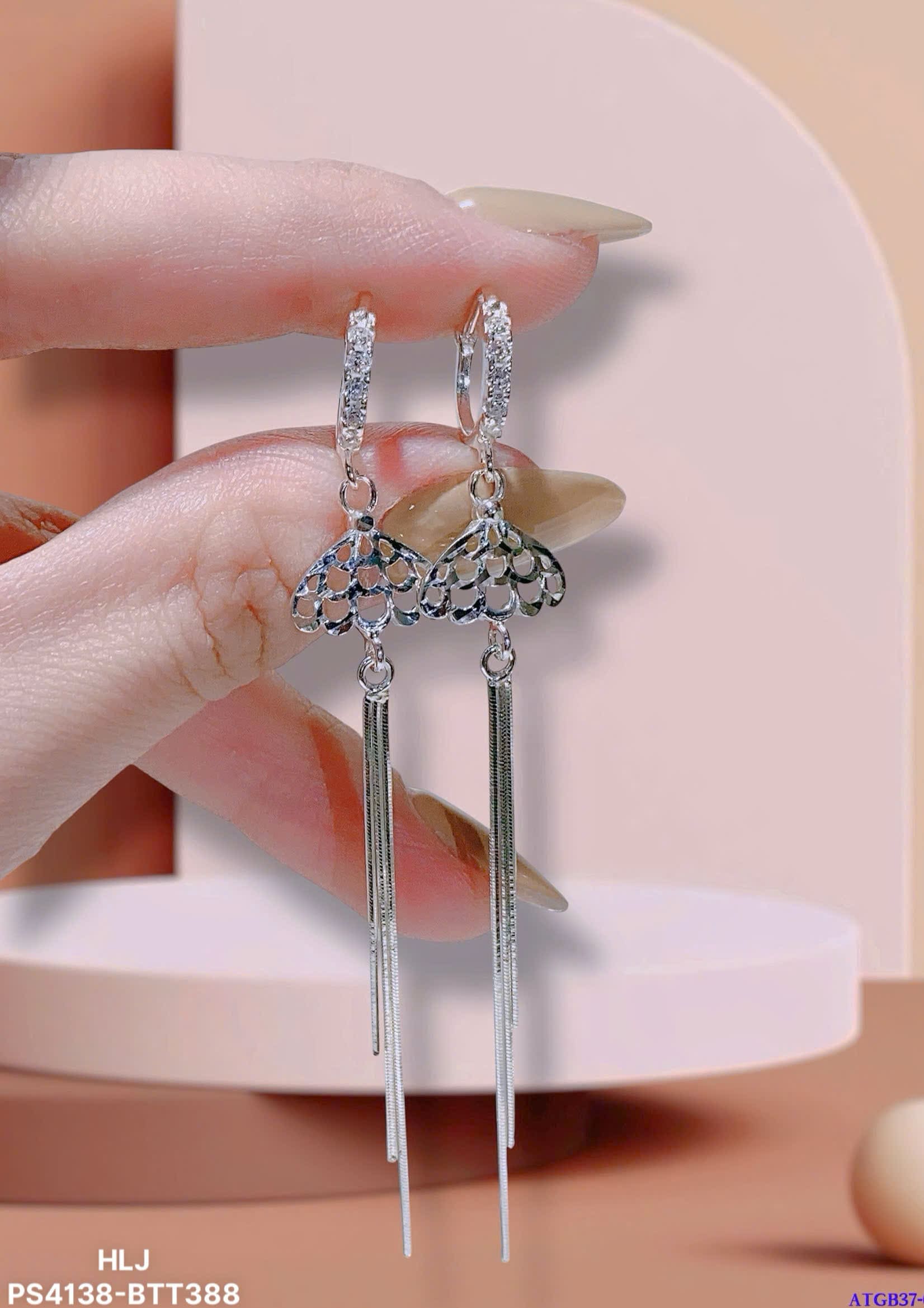 LumiaDrop Moissanite Earrings – Modern Minimalist Sparkle