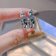 GeoGleam Pyramid Couple Rings – Modern Platinum Duo