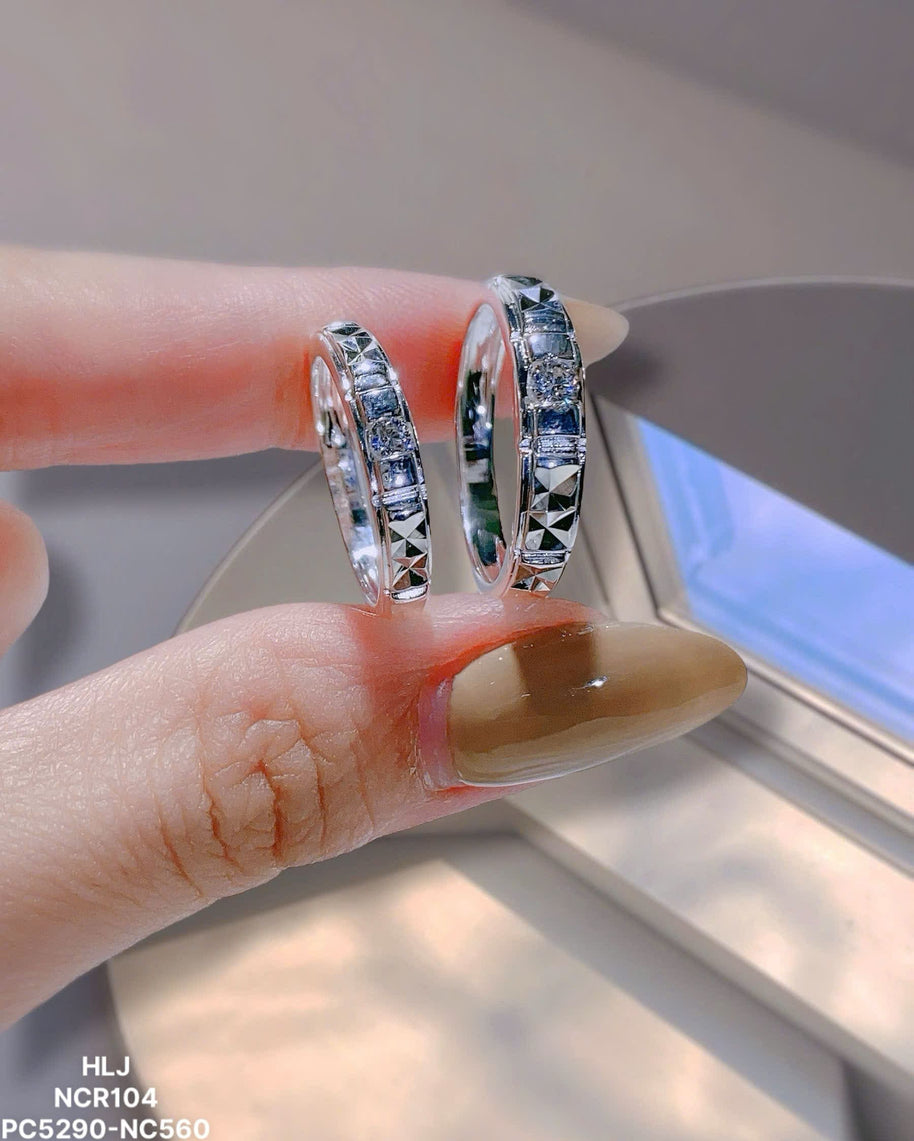 GeoGleam Pyramid Couple Rings – Modern Platinum Duo