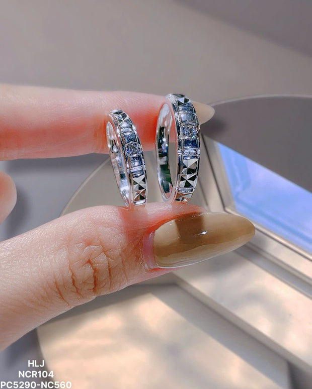 GeoGleam Pyramid Couple Rings – Modern Platinum Duo
