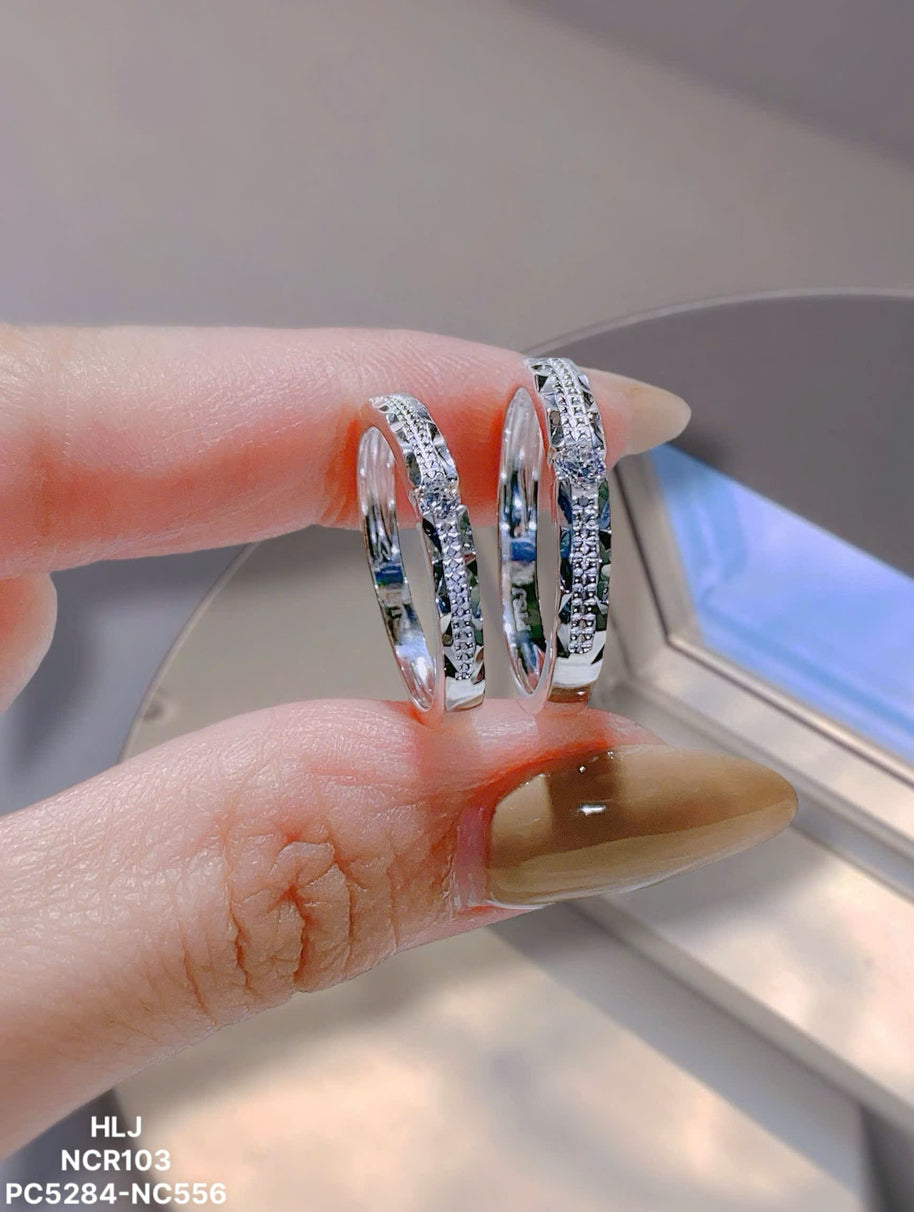GeoGleam Pyramid Couple Rings – Modern Platinum Duo