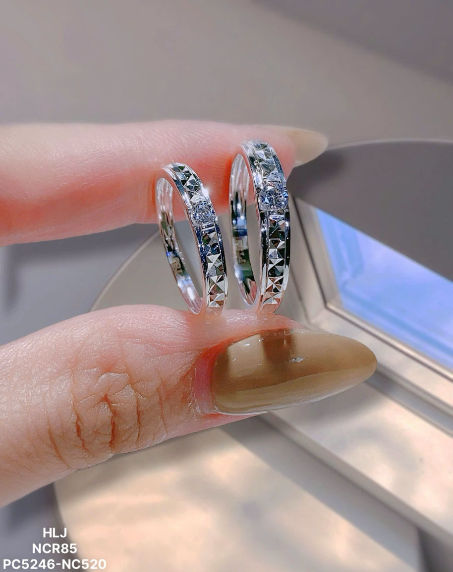 GeoGleam Pyramid Couple Rings – Modern Platinum Duo