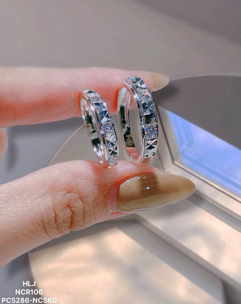 GeoGleam Pyramid Couple Rings – Modern Platinum Duo