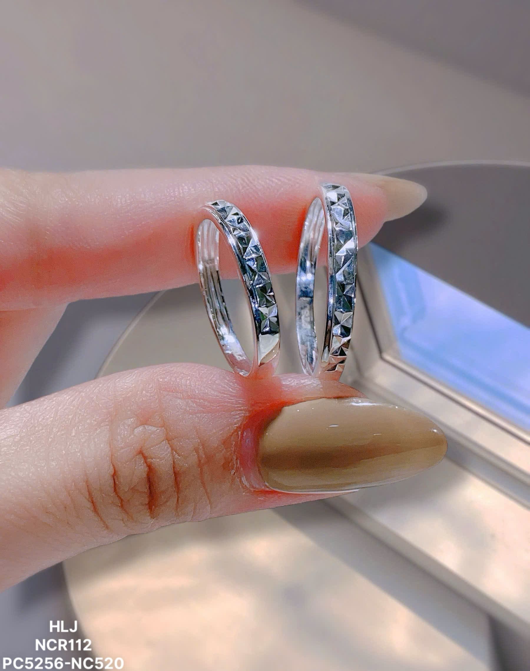 GeoGleam Pyramid Couple Rings – Modern Platinum Duo