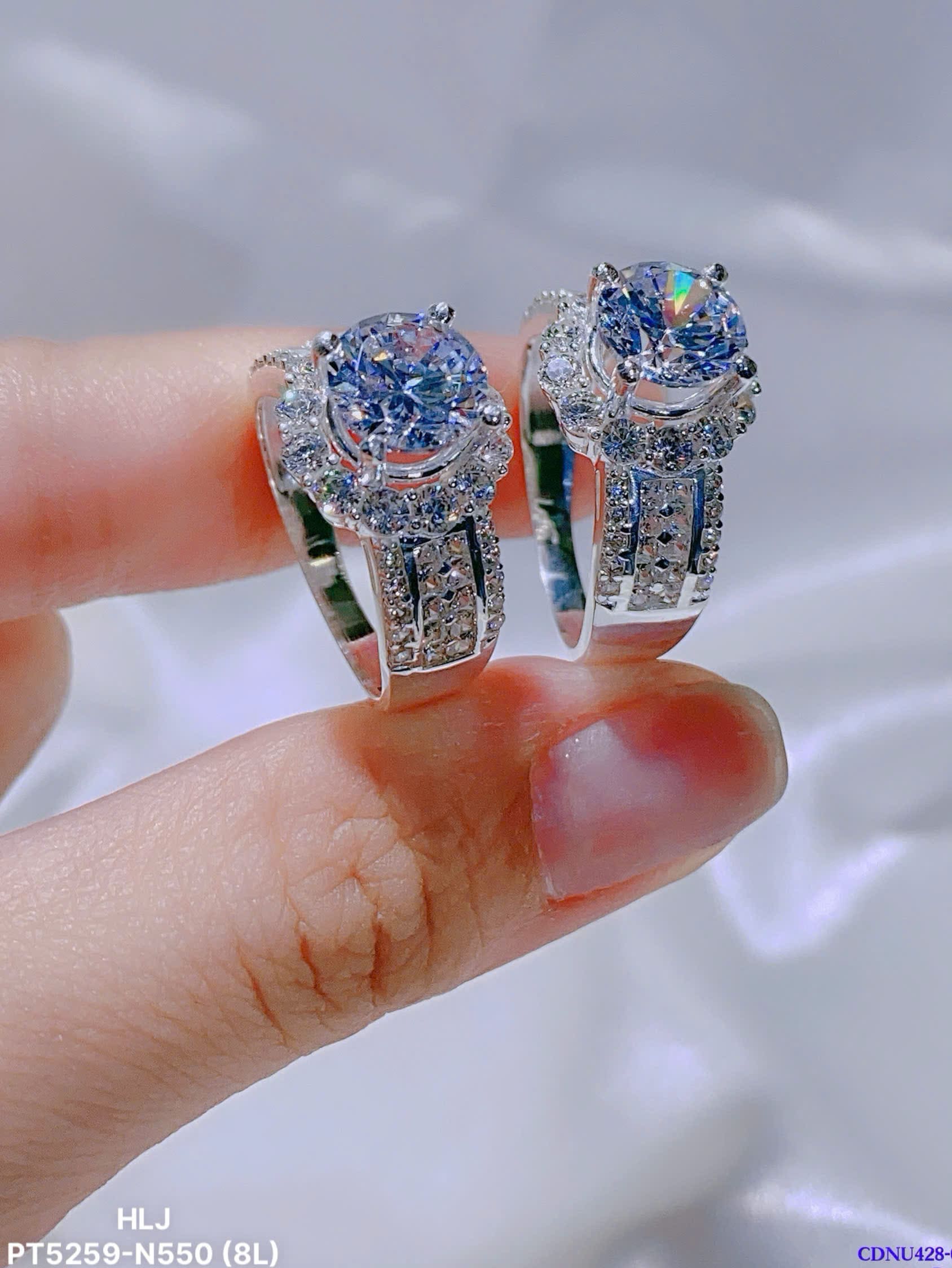 HexaCrown CZ Moissanite Ring – Architectural Sparkle