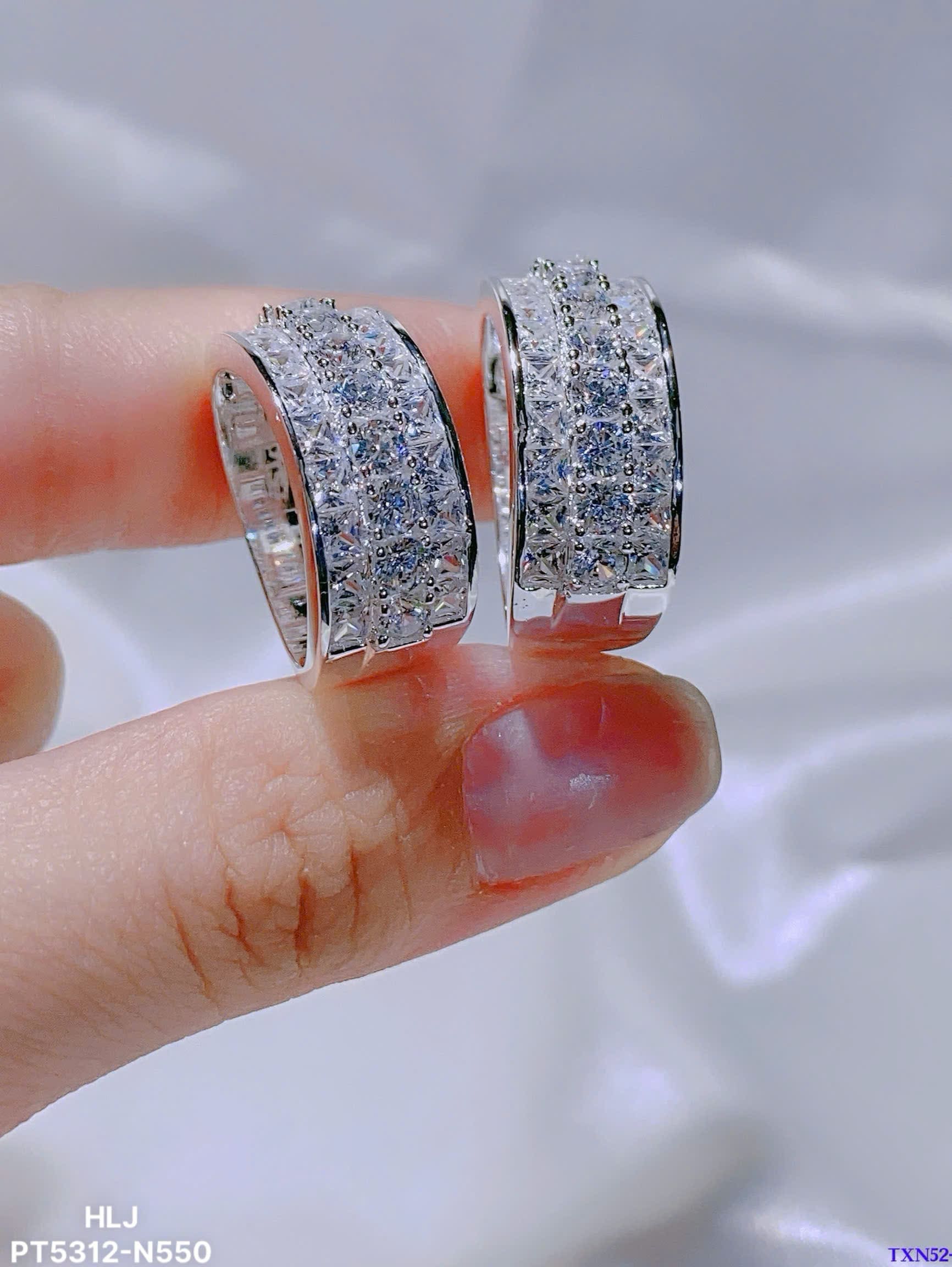 HexaCrown CZ Moissanite Ring – Architectural Sparkle